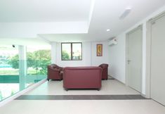 Lobi 3 OYO 44043 First Garden Hotel