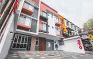 Bangunan 2 Super OYO 1487 Residence Khoe