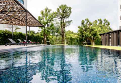 Swimming Pool Scene Bangkok Noi Bangkok