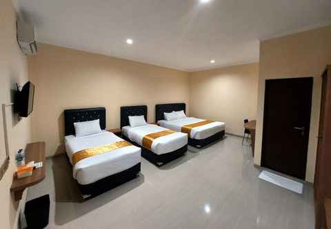 Bedroom Harmony Inn Belitung - City Hotel