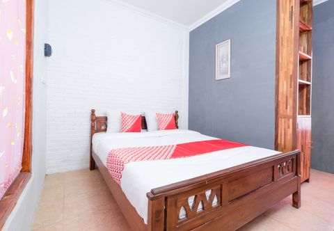 Bedroom OYO 1592 Gading 4u Homestay Near RS Pratama Yogyakarta