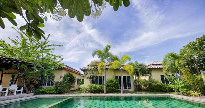 Swimming Pool Paradee Resort Hua-hin