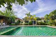 Swimming Pool Paradee Resort Hua-hin