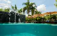 Swimming Pool 2 Royal Crown Hotel & Spa