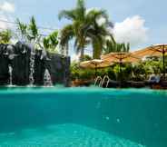 Kolam Renang 2 Royal Crown Hotel & Spa