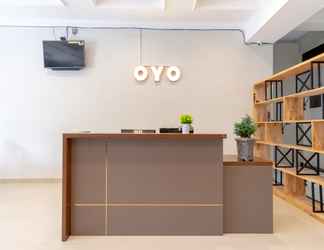 Lobby 2 OYO 1400 Barat Residence Syariah