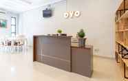 Sảnh chờ 7 OYO 1400 Barat Residence Syariah