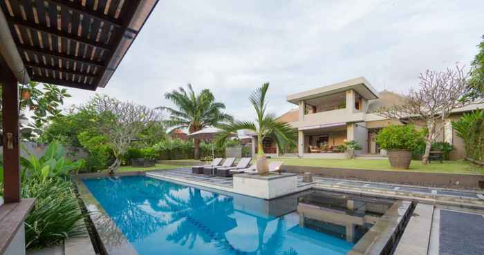 Swimming Pool The Uma Villa