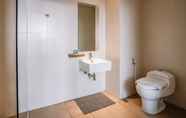 Toilet Kamar 7 Jamboo Budget Hotel