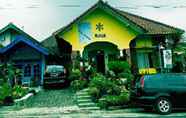 Exterior 3 Bale Arjuno Villa Keluarga