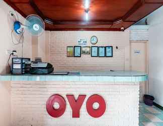 Lobby 2 OYO 1961 Losmen Guntari