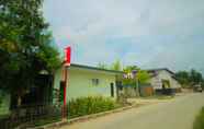 Exterior 2 OYO 1596 Taman Homestay Syariah