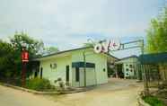 Bangunan 3 OYO 1596 Taman Homestay Syariah