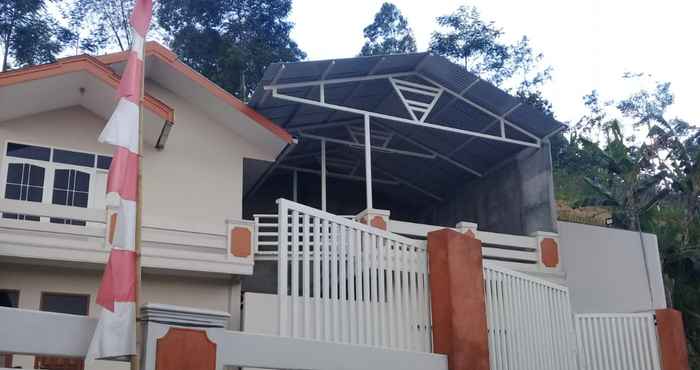 Bên ngoài Homestay Lovebird Syariah