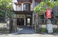 Luar Bangunan 5 OYO 2321 Griya Shanti Homestay