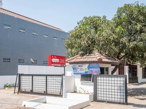 Exterior 4 Super OYO 1568 Stasiun Ka Cirebon Guest House