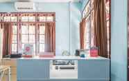 Lobi 6 Super OYO 1568 Stasiun Ka Cirebon Guest House