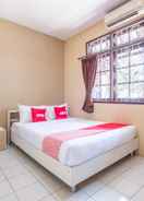 BEDROOM Super OYO 1568 Stasiun Ka Cirebon Guest House