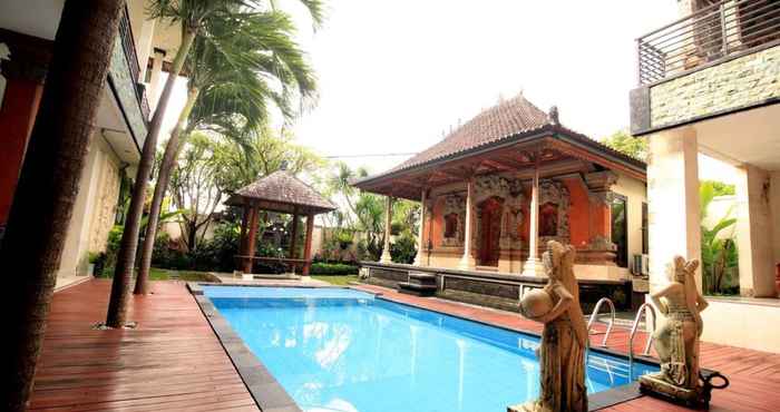 Kolam Renang Justhorin Villa Santi