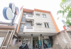Bangunan 2 Super OYO 1435 Residence 446