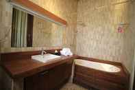 In-room Bathroom Apuh Sari Villa