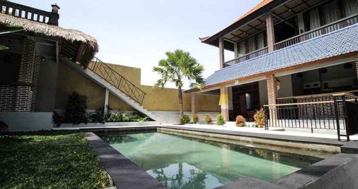 Kolam Renang Apuh Sari Villa