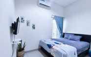 Kamar Tidur 5 Comfy House near Airport