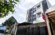 Exterior 2 OYO 1598 Feby Inn Syariah