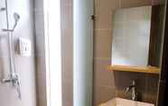 In-room Bathroom 4 HM Social Karawaci