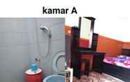 Toilet Kamar 6 Villa Tri Lestari Songgoriti 