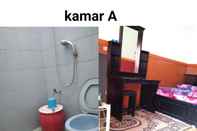 Toilet Kamar Villa Tri Lestari Songgoriti 