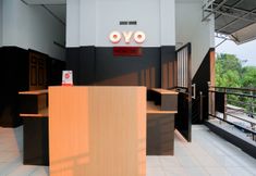 Lobby 6 OYO 1624 Panjang Jiwo Residence Near RSU Premier Surabaya Kota Surabaya