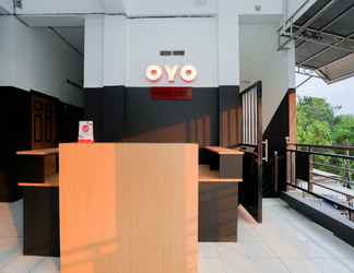 Lobby 2 OYO 1624 Panjang Jiwo Residence Near RSU Premier Surabaya Kota Surabaya