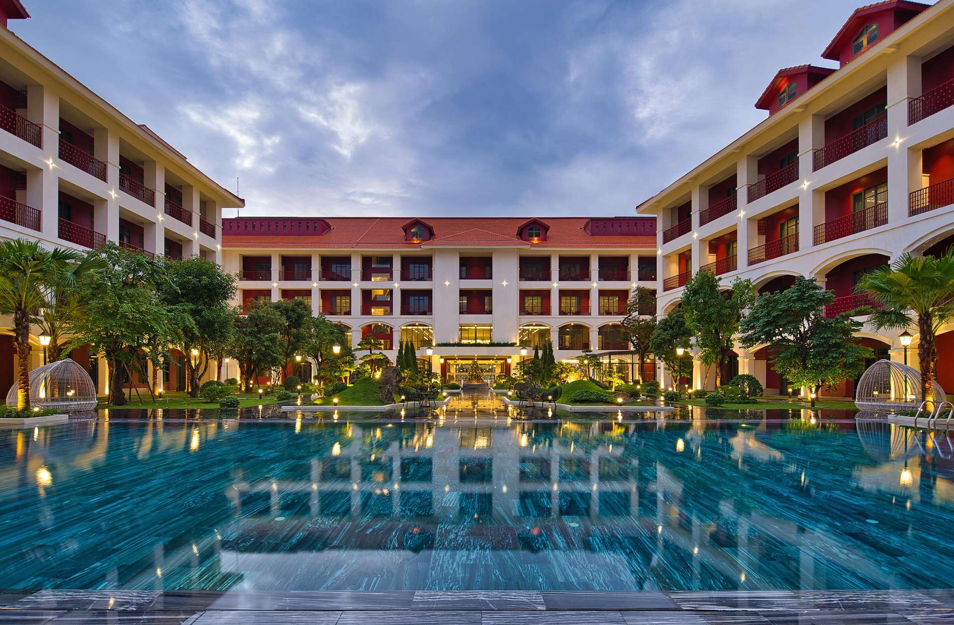 <em>Senna Hotel Hue</em> - Khách sạn Huế có hồ bơi