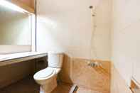 Toilet Kamar Lee Garden Hotel Medan