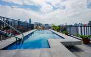 Kolam Renang 7 Super OYO Capital O 232 Nest Nano Suites Fort