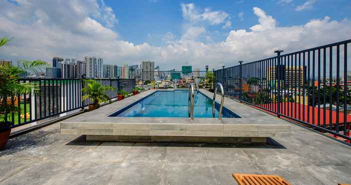 Kolam Renang Super OYO Capital O 232 Nest Nano Suites Fort