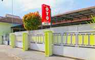 Luar Bangunan 5 OYO 1479 A&a Inn