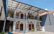 Luar Bangunan 2 OYO 1566 El Reyshi Family Residence