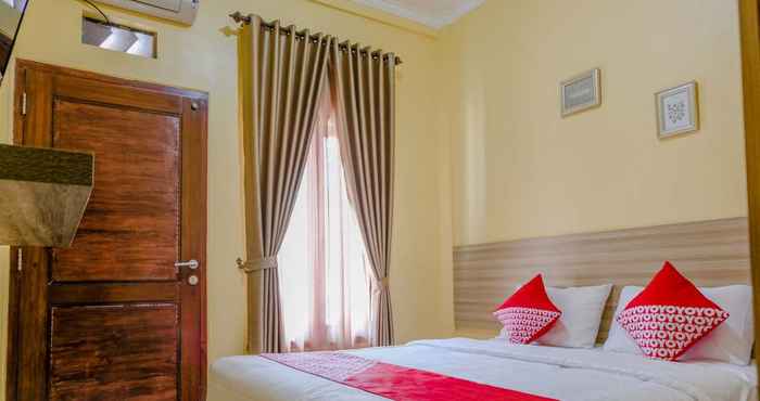 Kamar Tidur OYO 1566 El Reyshi Family Residence