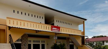 Bangunan 2 OYO 1694 Pariban Homestay