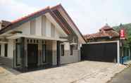 Exterior 4 OYO 1547 Wisma Ray Syariah