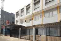 Exterior OYO 1448 Kartini Residence Syariah