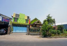 Bên ngoài 6 OYO 1639 Penginapan Anggrek Syariah 1