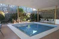 Swimming Pool Emiramona Garden Hotel