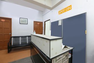 로비 4 Hotel O D&d Budget Inn