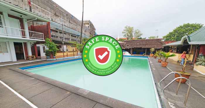 Swimming Pool RedDoorz Premium @ Clarkview Angeles City