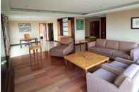 Lobby 3BR Eksklusif Grand Setiabudi Apartment by BIRD