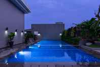 Swimming Pool Hotel Santika Pasir Koja