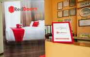 Lobi 7 RedDoorz @ BM Road